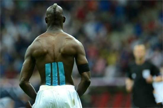 奧運(yùn)選手貼膠帶